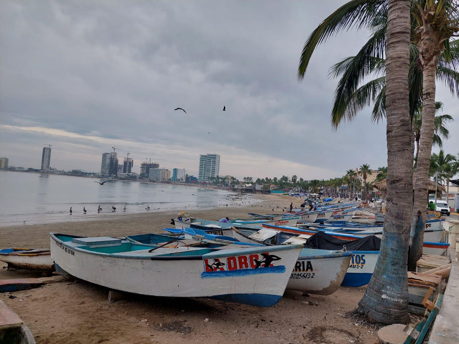 Un barco en la playa

Descripción generada automáticamente